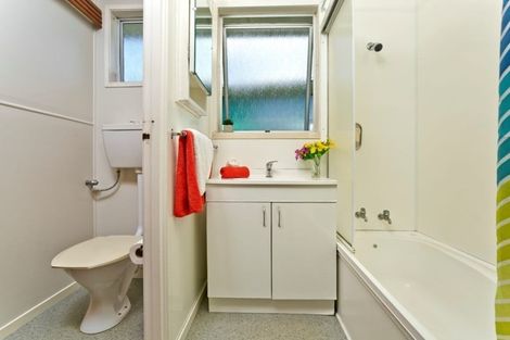 Photo of property in 52 Lavery Place, Sunnynook, Auckland, 0632