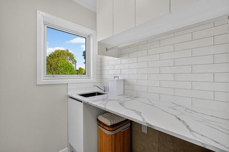 Photo of property in 313 East Coast Road, Mairangi Bay, Auckland, 0630