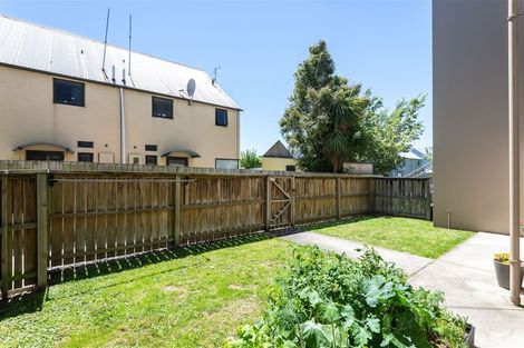 Photo of property in 4/30 Mathesons Road, Phillipstown, Christchurch, 8011