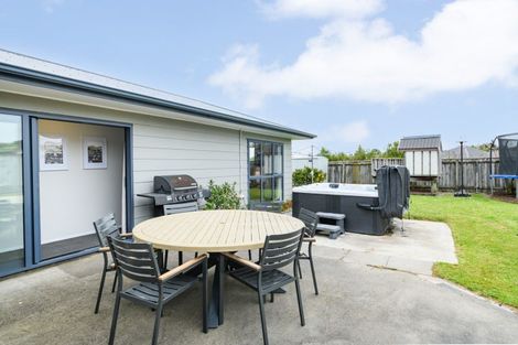 Photo of property in 4 Almond Grove, Feilding, 4702