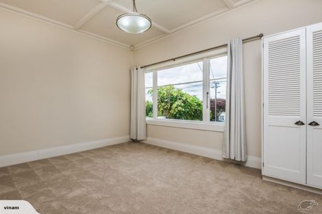 Photo of property in 38 Te Kawa Road, Greenlane, Auckland, 1061