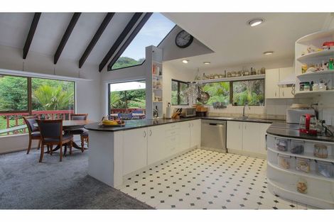 Photo of property in 74 Roberts Road, Glenfield, Auckland, 0629