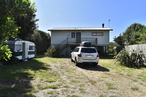 Photo of property in 45 Manga-pirau Street, Waikawa Beach, Manakau, 5573