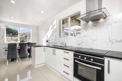 Photo of property in 2/17 Etherton Drive, Weymouth, Auckland, 2103