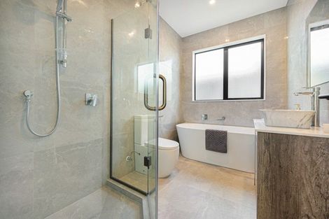 Photo of property in 6 Pineview Drive, Rosehill, Papakura, 2113