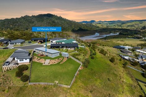 Photo of property in 16 Manatu Close, Whangamata, 3691