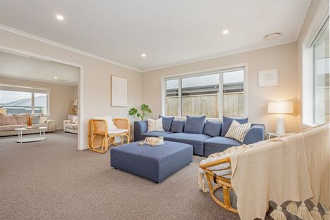 Photo of property in 26 Atlantic Drive, Fitzherbert, Palmerston North, 4410
