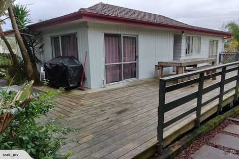 Photo of property in 1 Kayle Glen, West Harbour, Auckland, 0618