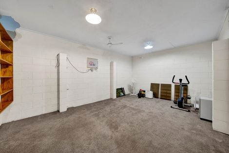 Photo of property in 32 Beaumont Crescent, Frankleigh Park, New Plymouth, 4310