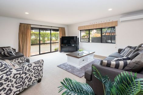 Photo of property in 8 Arthur Carwen Place, Pukekohe, 2120