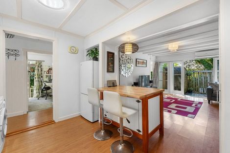 Photo of property in 31 Tane Road, Laingholm, Auckland, 0604