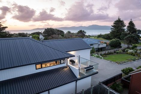 Photo of property in 14 Garden Road, Raumati Beach, Paraparaumu, 5032