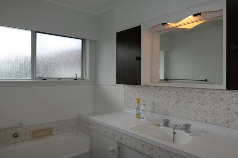 Photo of property in 11 Walton Avenue, Waikanae, 5036