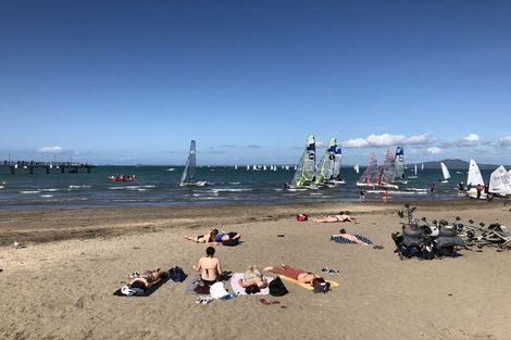 Photo of property in 33 Beulah Avenue, Rothesay Bay, Auckland, 0630