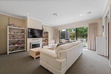 Photo of property in 11 Links Drive, Waiwhakaiho, New Plymouth, 4312