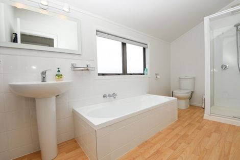 Photo of property in 8 Daffodil Grove, Carterton, 5713