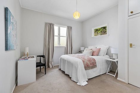 Photo of property in 33 Patanga Crescent, Thorndon, Wellington, 6011