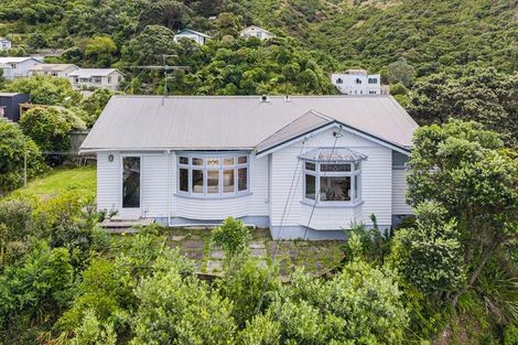 Photo of property in 2a Severn Street, Island Bay, Wellington, 6023