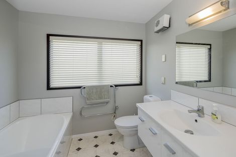 Photo of property in 48 Kotare Street, Waikanae, 5036