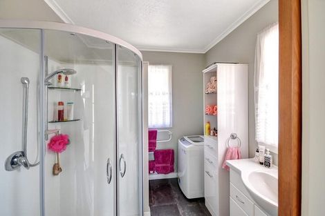 Photo of property in 24 Junction Road, Ravensbourne, Dunedin, 9022