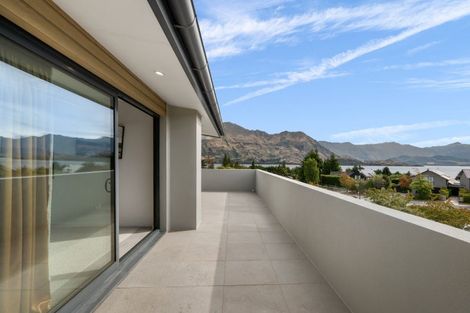 Photo of property in 8b Minaret Ridge, Wanaka, 9305