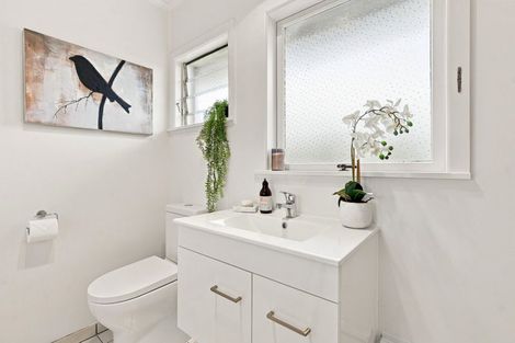 Photo of property in 1/497 Beach Road, Murrays Bay, Auckland, 0630