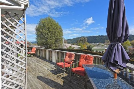Photo of property in 64 Moeraki Road, Maoribank, Upper Hutt, 5018