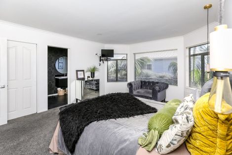 Photo of property in 24 Sackville Street, Fitzroy, New Plymouth, 4312