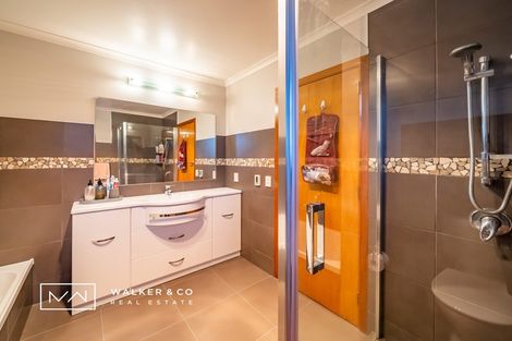 Photo of property in 63 Oakleigh Street, Maungaraki, Lower Hutt, 5010