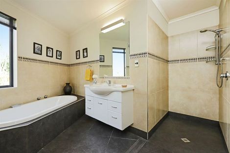 Photo of property in 5 Laing Cove, Havelock North, 4130