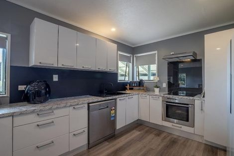 Photo of property in 2656 South Head Road, South Head, Helensville, 0874