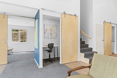 Photo of property in 5 Awanui Street, Merrilands, New Plymouth, 4312