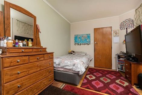 Photo of property in 17 Divich Avenue, Te Atatu South, Auckland, 0610