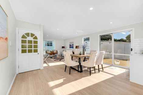 Photo of property in 30 Becker Drive, Weymouth, Auckland, 2103