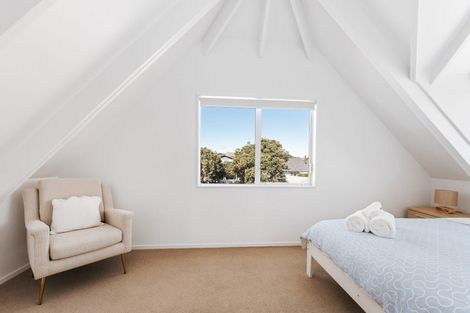 Photo of property in 906 Papamoa Beach Road, Papamoa Beach, Papamoa, 3118