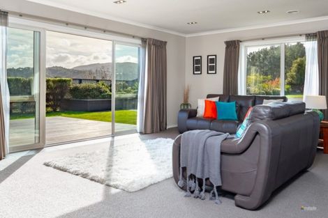 Photo of property in 14 Jade Crescent, Timberlea, Upper Hutt, 5018