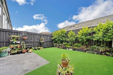 Photo of property in 70 Paretaiuru Crescent, Papakura, 2110