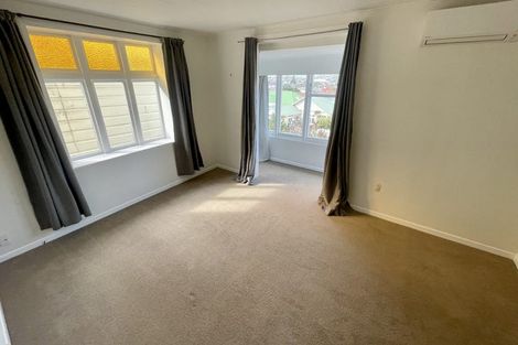 Photo of property in 190 Sutherland Road, Lyall Bay, Wellington, 6022