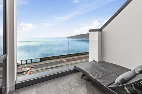 Photo of property in 2/148 Evans Bay Parade, Roseneath, Wellington, 6021