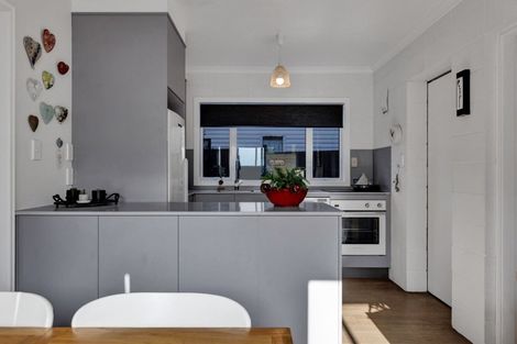 Photo of property in 2/30 Hamblyn Street, Strandon, New Plymouth, 4312