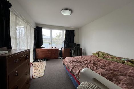 Photo of property in 1 Gaede Terrace, Sunnyvale, Auckland, 0612