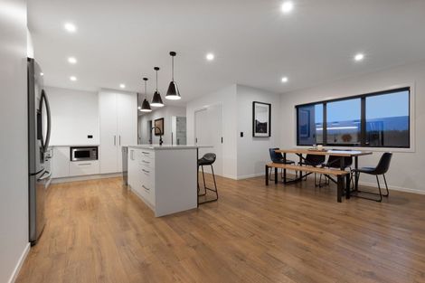 Photo of property in 10 Karearea Avenue, Waikanae, 5036