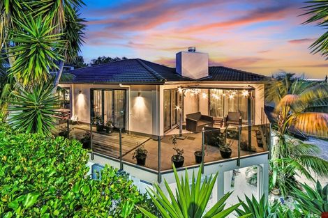 Photo of property in 2 Baverton Drive, Flat Bush, Auckland, 2016