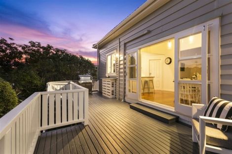 Photo of property in 2/18 Mariposa Crescent, Birkenhead, Auckland, 0626