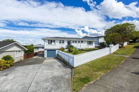 Photo of property in 27 Sunnyview Drive, Brown Owl, Upper Hutt, 5018