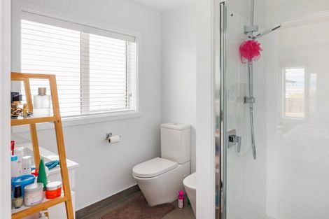 Photo of property in 23 Vaucluse Heights, Fitzherbert, Palmerston North, 4410