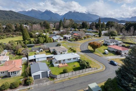 Photo of property in 35 Mararoa Drive, Manapouri, 9679