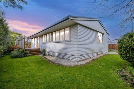 Photo of property in 8 Tawa Place, Waiuku, 2123