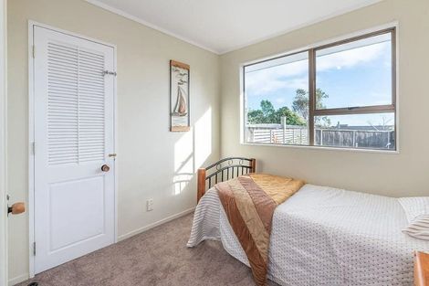 Photo of property in 13 Freyberg Crescent, Waikanae Beach, Waikanae, 5036