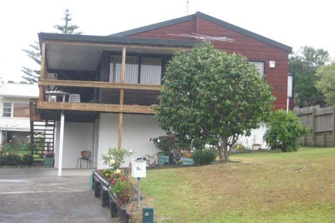 Photo of property in 2/3 Ellice Road, Totara Vale, Auckland, 0629
